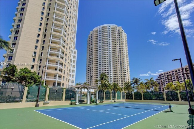 Building Photo - 848 Brickell Key Dr