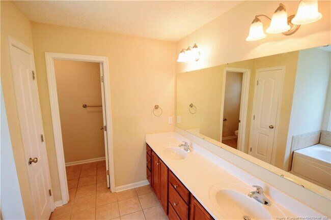 Building Photo - 137 Water Wood Ct