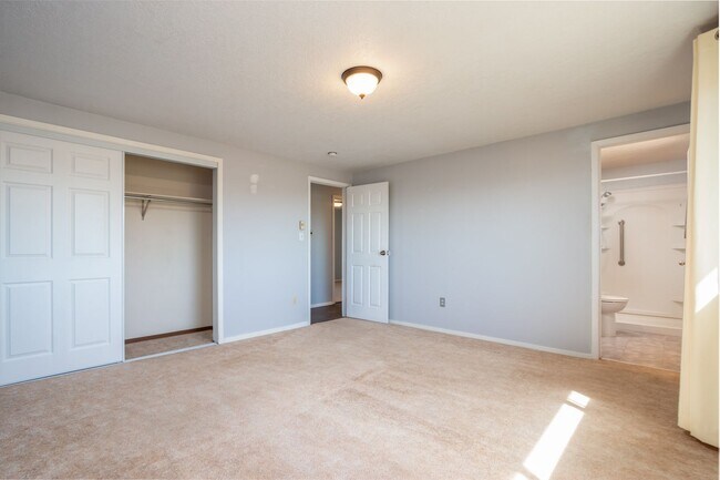 Building Photo - 544 S Watermelon Dr