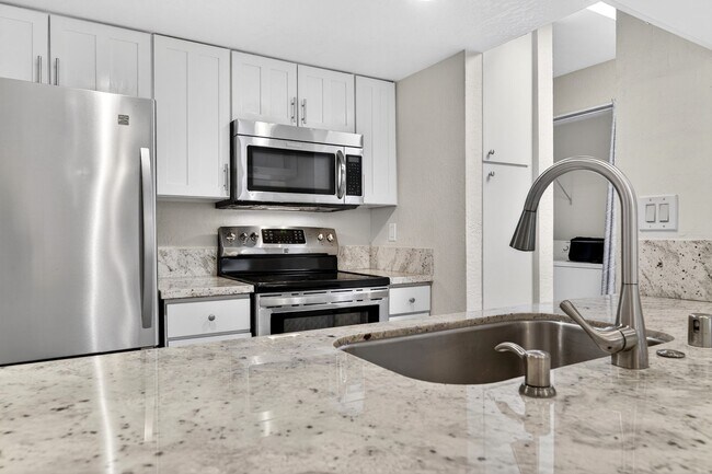Building Photo - Updated Ground-Floor End Unit with Pool Access & No Stairs in West Roundtree!