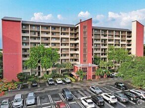 Building Photo - 2206 S Cypress Bend Dr