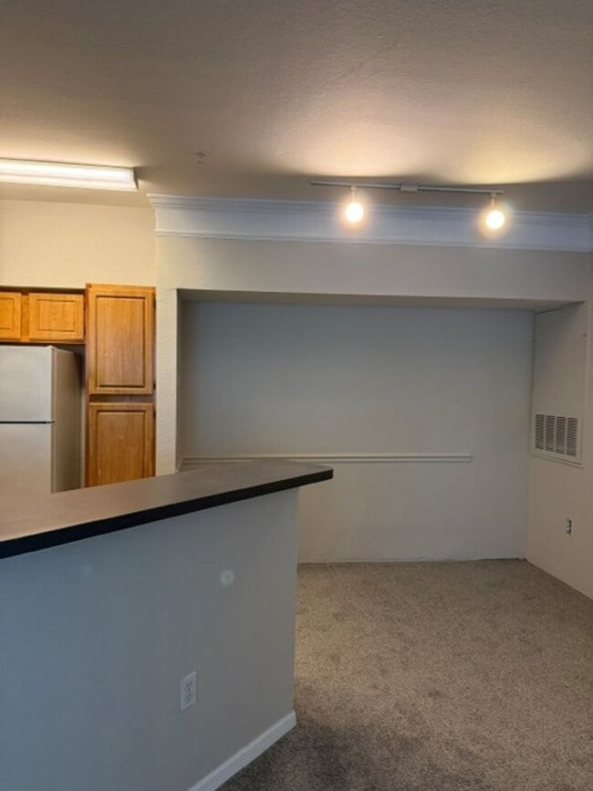 Building Photo - 3250 Corona Village Way