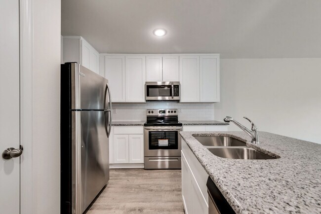 Building Photo - 123 Vista Rd