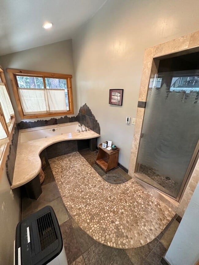 Building Photo - Cute 3Bd home available for a 3-6 month seasonal rental!! Call me to inquire today!!