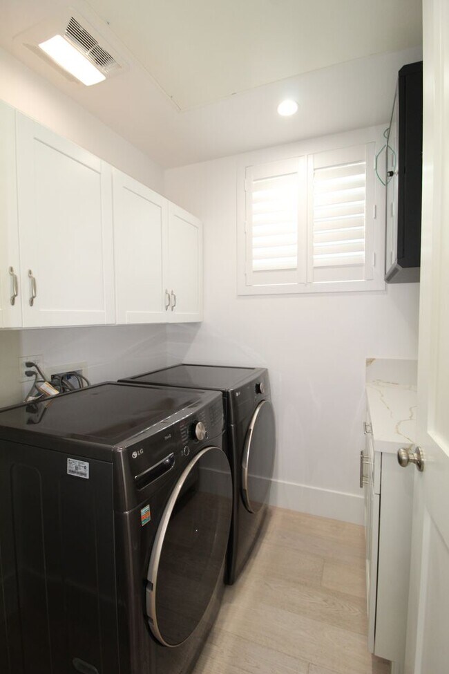 Building Photo - Oxnard Shores: Huge Rooftop Deck w/Ocean Views!