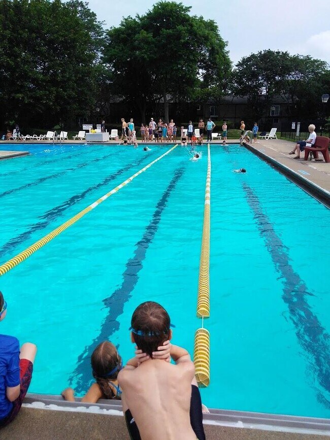 Building Photo - 3008 Bolgos Cir