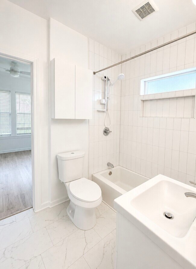 Building Photo - 3824 Woodleigh St