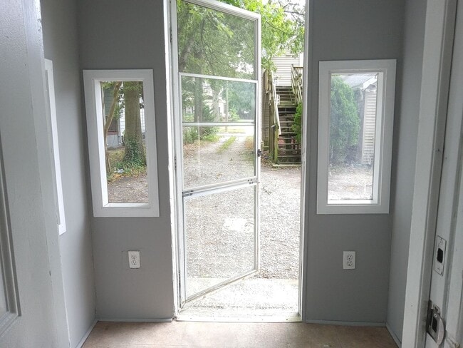 Building Photo - 718-720 E Grape St.