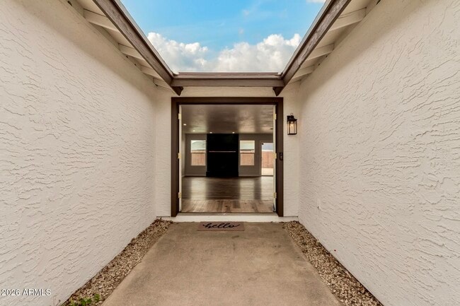 Building Photo - 10705 E Mercer Ln