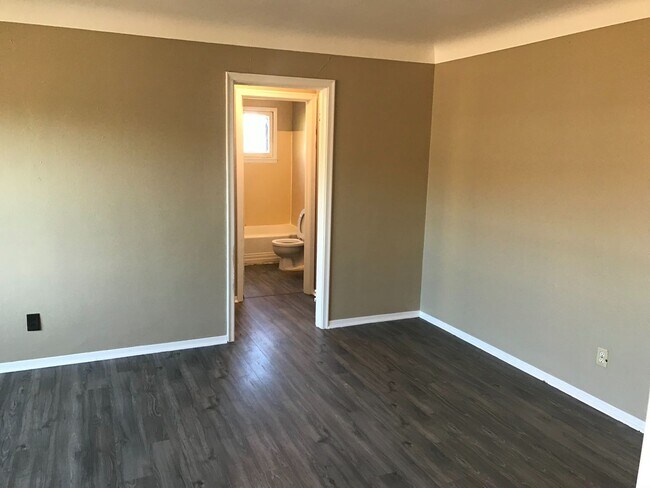 Building Photo - Upper level 1 bedroom available in West St Paul!!