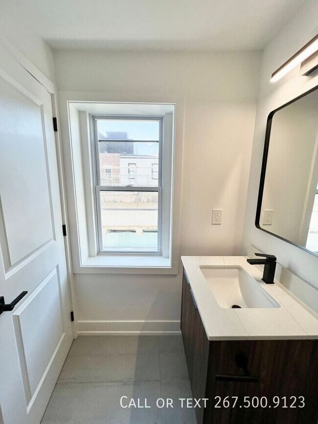 Building Photo - 2003 Amber St