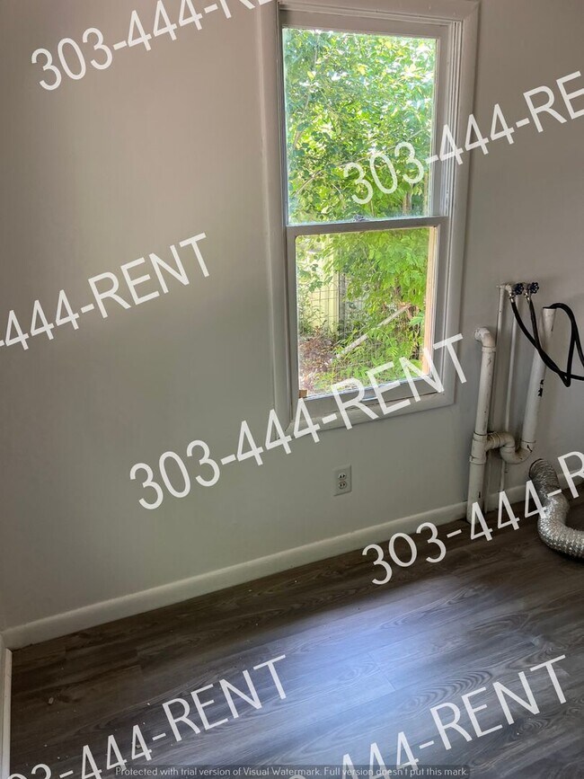 Building Photo - $500 Move-In Special – 3-Bed Ranch Home Minutes from Downtown Denver