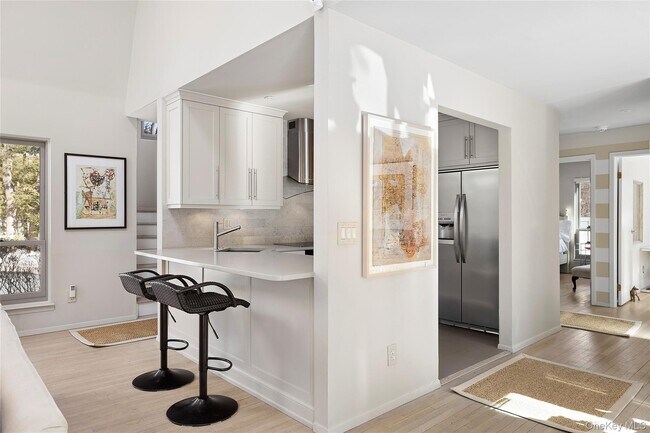 Building Photo - 11 Sandown Ct