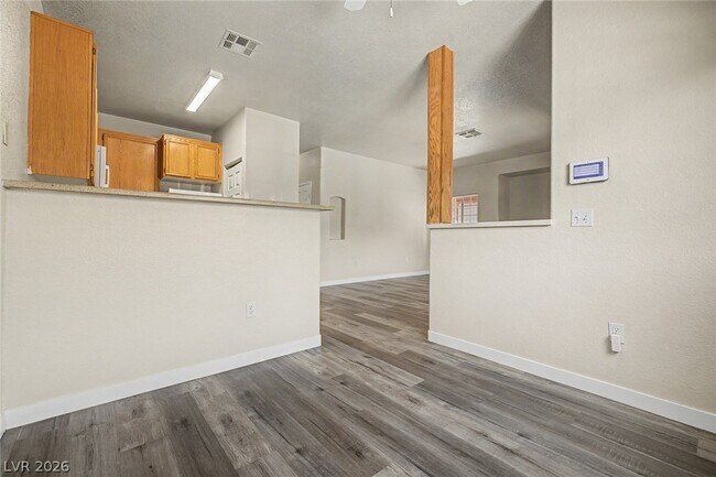 Building Photo - 4730 E Craig Rd