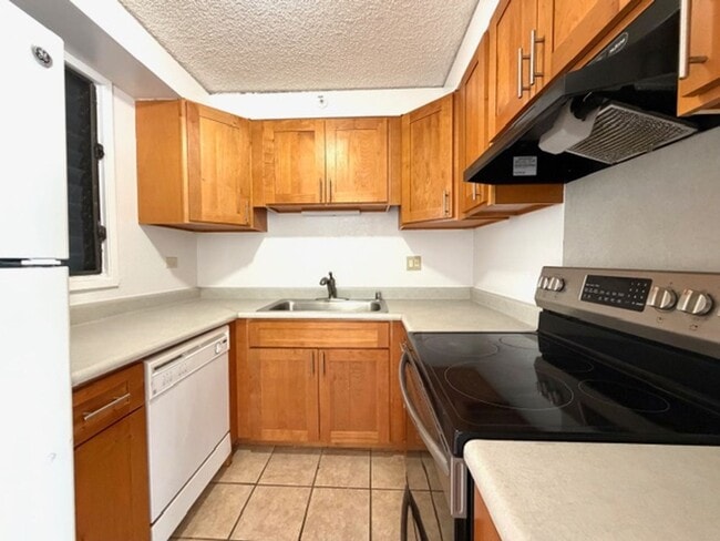 Building Photo - 2 Bedroom, 2 Bathroom, 1 Gated Parking (McCully)