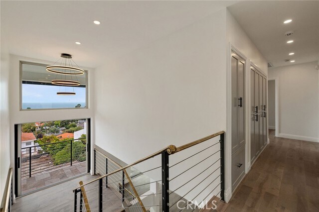 Building Photo - 1253 Vía Landeta