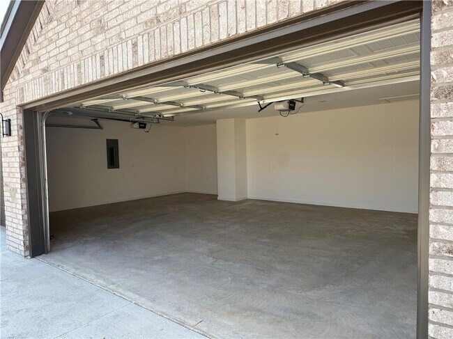 Building Photo - 1031 Vista Dr