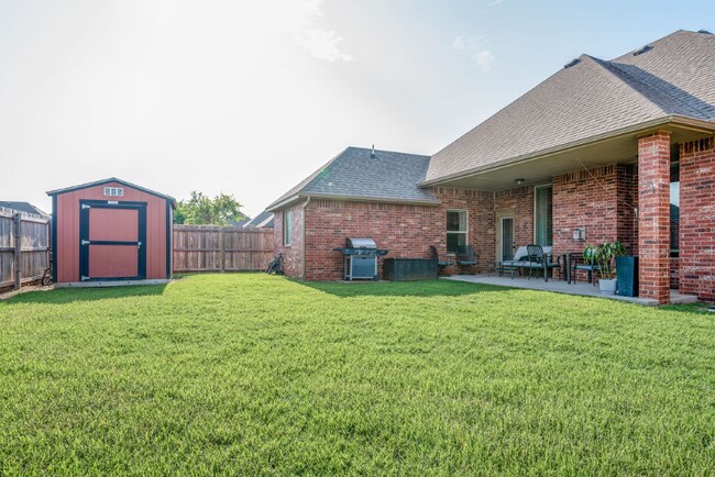 Building Photo - 5112 SW 120th Ct