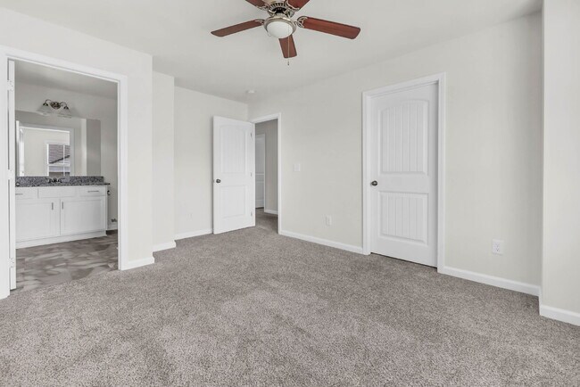 Building Photo - !!FIRST HALF-MONTH OF RENT FREE!! Beautiful 3-bed, 2.5-bath home with a bright, open floor plan.