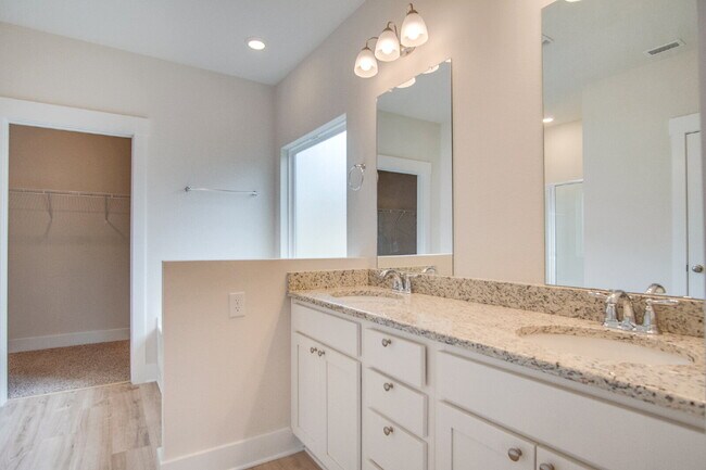 Building Photo - Deer Run 4BR/3BA Home – Solar, Community Pool & ½ Deposit for Active Military