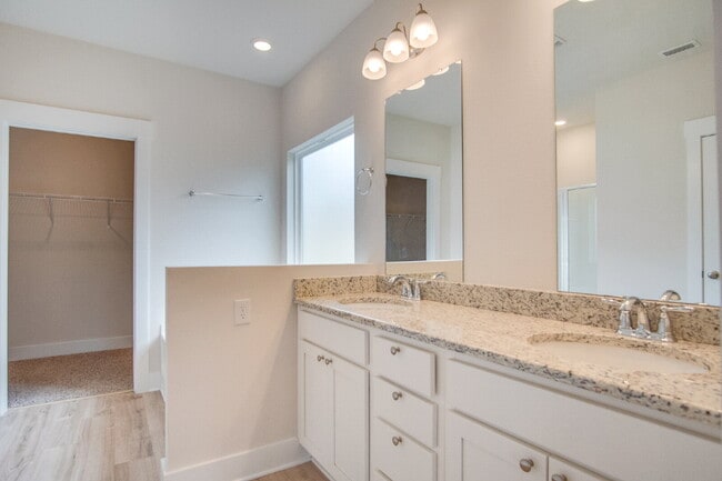 Building Photo - Holiday Sunshine! Deer Run 4BR/3BA Home – ...