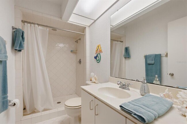 Building Photo - 745 Pinellas Bayway S