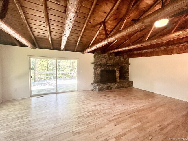 Building Photo - 272 Drake Rd
