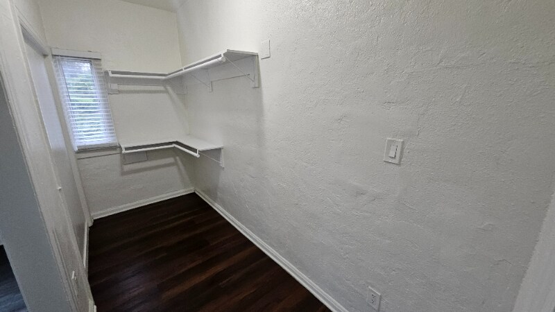 Building Photo - 1216 W Court St