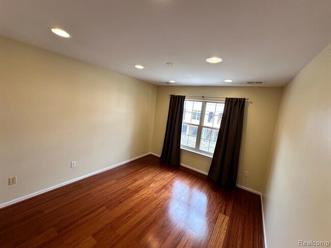 Building Photo - 39700 Rockcrest Ln