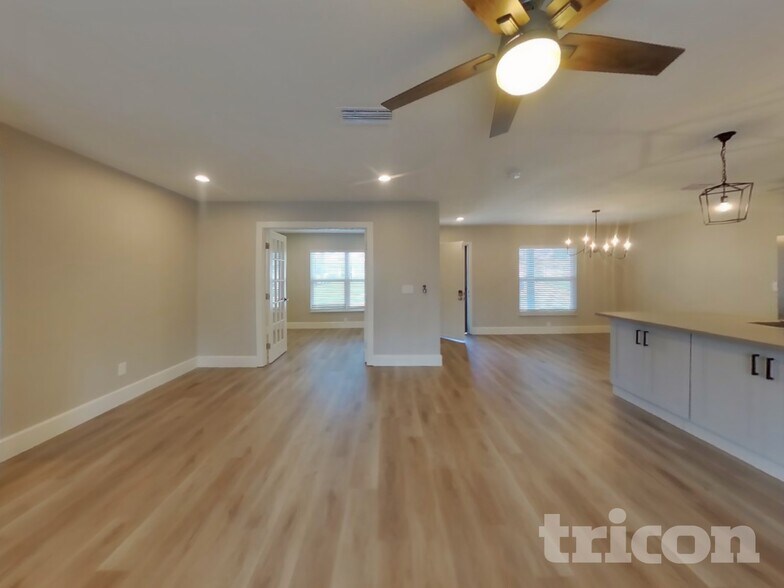 Building Photo - 15808 Deep Creek Ln