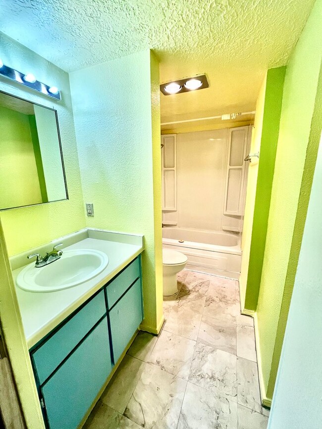 Building Photo - OPEN HOUSE WED. MAY 7TH 5PM - 460 sq ft St...