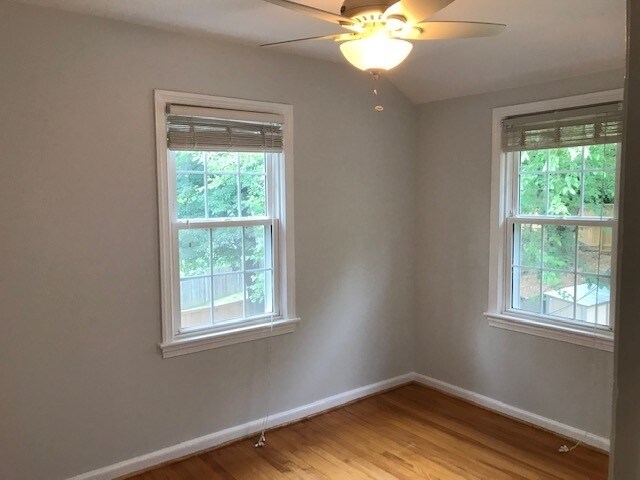 Building Photo - 5867 Edgehill Dr