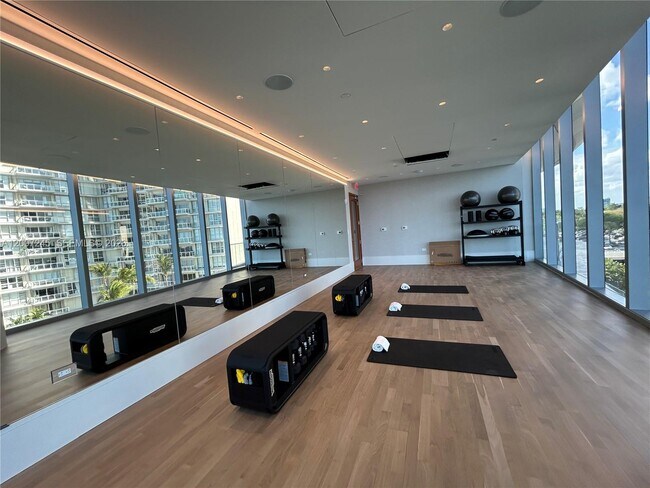 Building Photo - 175 SE 25th Rd