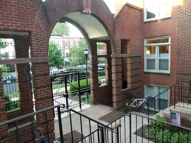 Building Photo - 1433 A St NE