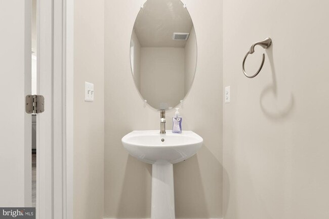 Building Photo - 7916a Potter Pl