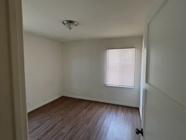 Building Photo - Three bedroom house in Lakewood ready for ...