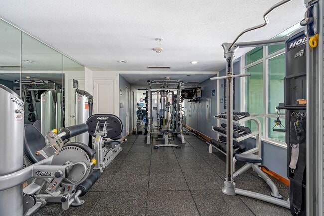 Building Photo - Super Spacious Cortez Hill 2-Bedroom at Discovery! Small Pet Ok!