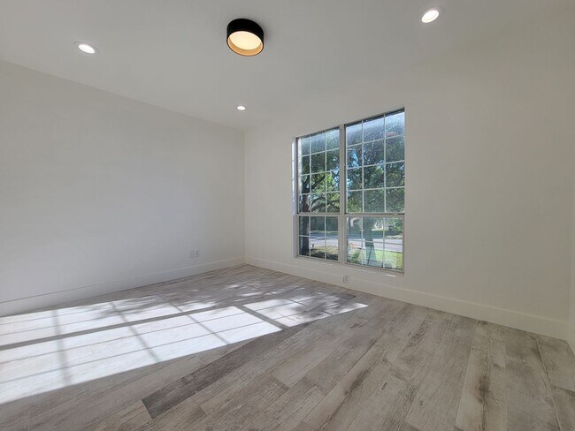 Building Photo - 405 Darkwoods Dr