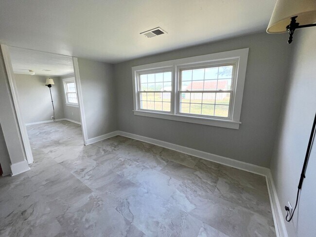 Building Photo - 784 S Sandy Hook Rd