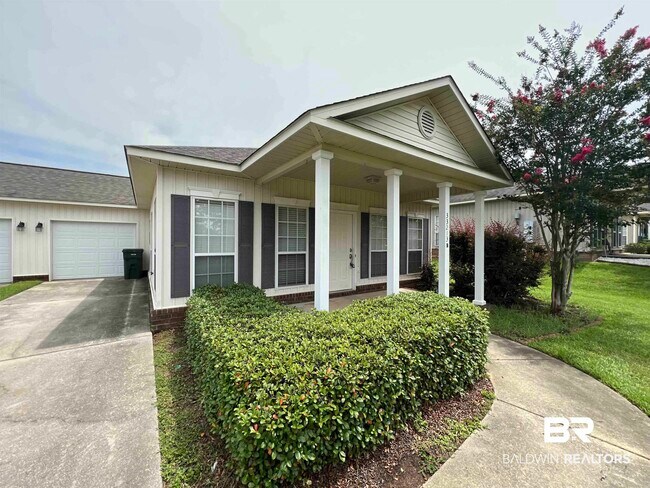 Building Photo - 33213 Stables Dr
