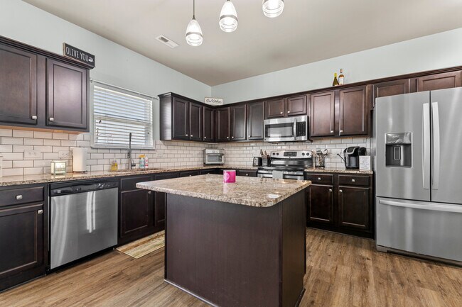 Building Photo - Raeford home