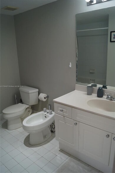 Building Photo - 17050 N Bay Rd