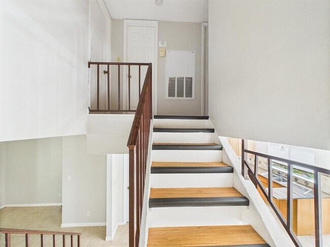 Building Photo - 9520 Quail Village Ln