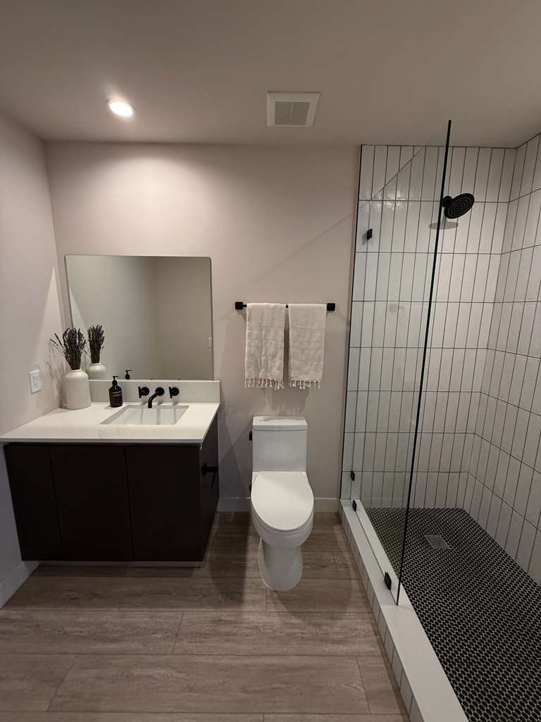 Building Photo - 521 SW 4th Ave