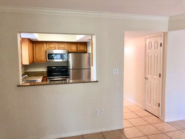 Building Photo - Two Bed/Two Bath Conveniently Located in Park View Condominiums, Close to Downtown Sarasota