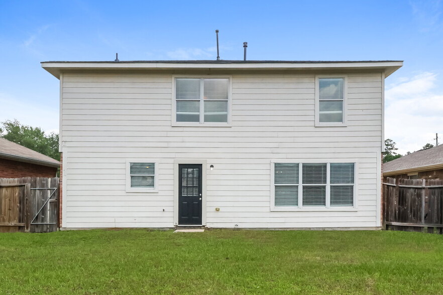 Building Photo - 3226 Dogwood Springs Dr