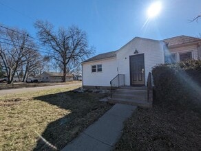 Building Photo - 130 13th Ave E