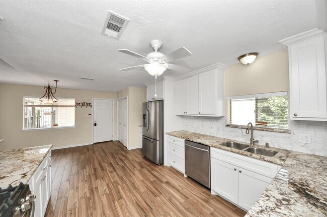 Building Photo - 5715 Braesvalley Dr