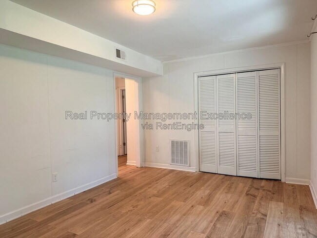 Building Photo - 108 Hassell Ct