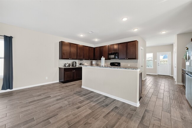 Building Photo - 2422 Agassiz Dr